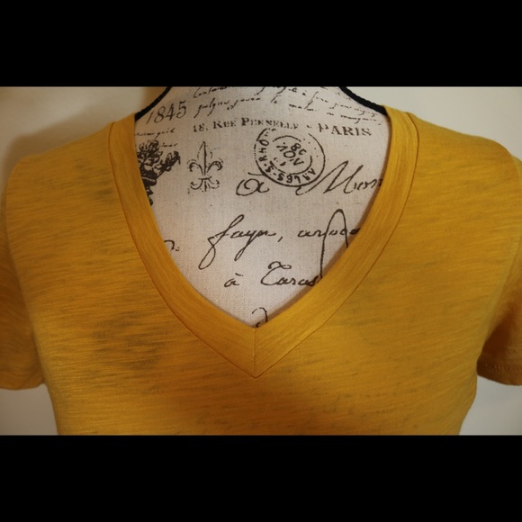 New Arizona yellow v neck t shirt fitted small - Picture 4 of 6